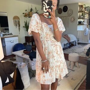 Cute dress for summer or fall. Size: S